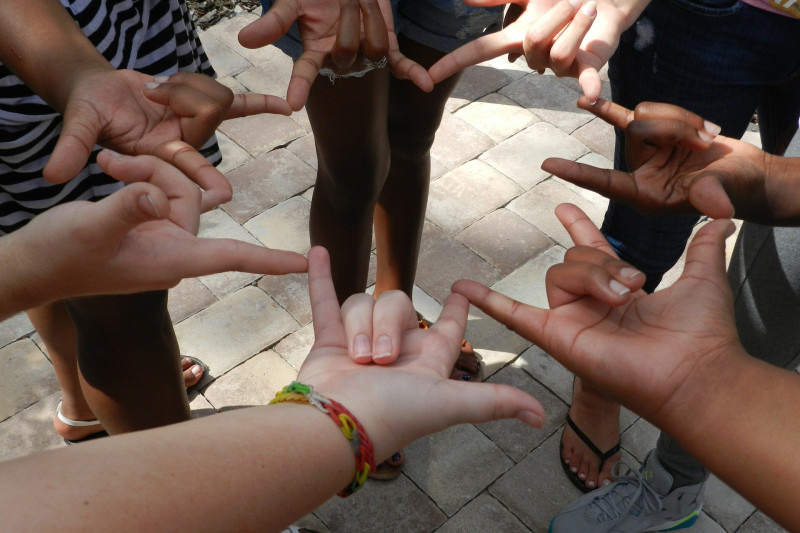 hands-541830_1920