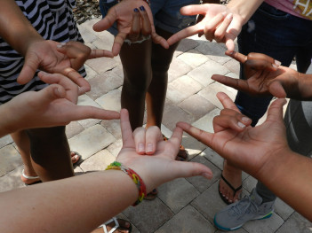 hands-541830_1920